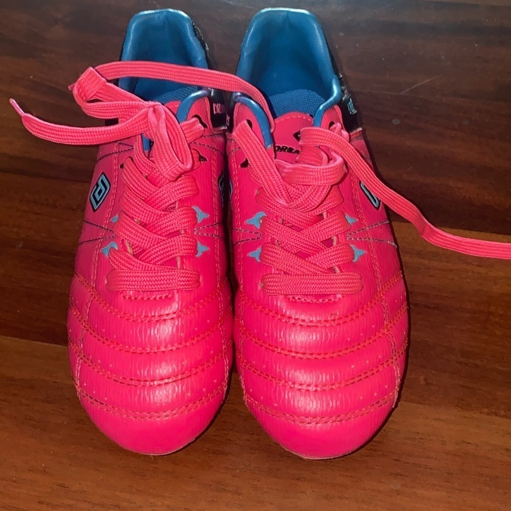 Dream Pairs Little Girls soccer cleats size 13 used in great condition